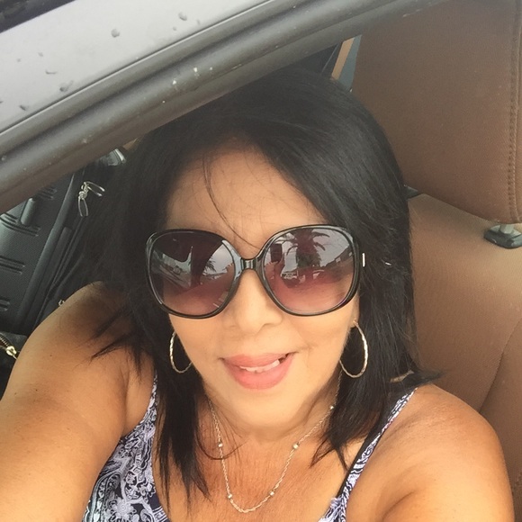 Meet your Posher, Elizabeth - Picture 1 of 1